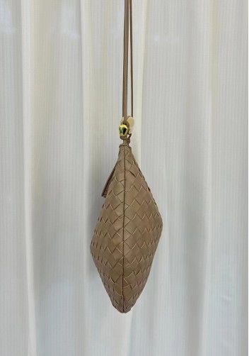 The Fish Handle Large Shoulder Bag Beige
