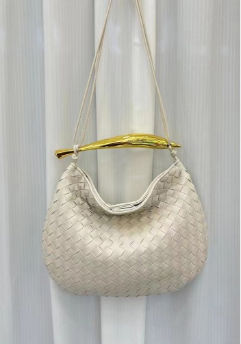 The Fish Handle Large Shoulder Bag Cream