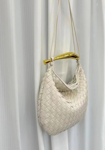 The Fish Handle Large Shoulder Bag Cream