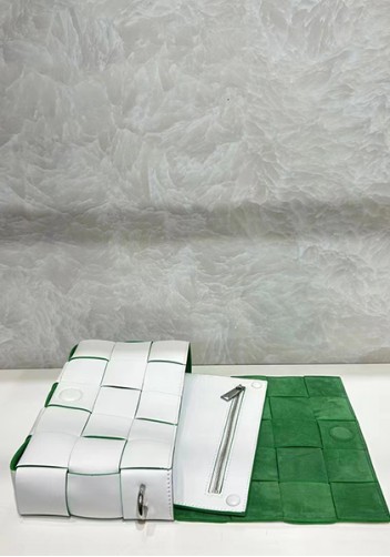 Mia Woven Leather Shoulder Bag With Cube White Green