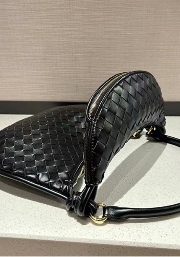 Gemini Woven Shoulder Bag Black