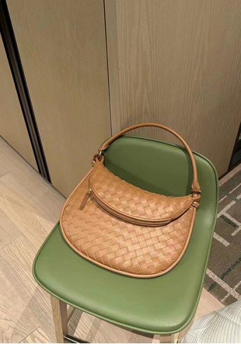 Gemini Woven Shoulder Bag Camel