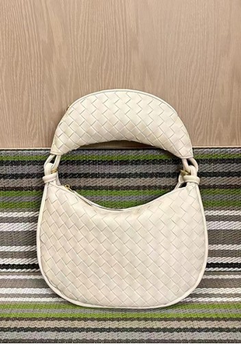 Gemini Woven Shoulder Bag Cream