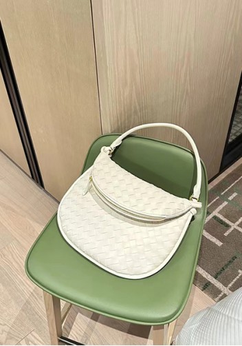 Gemini Woven Shoulder Bag Cream