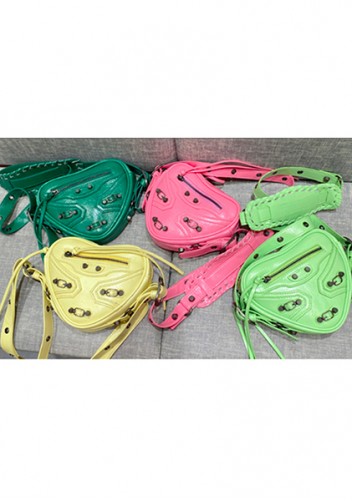 The Route 66 Vegan Leather Heart Shoulder Bag Pink
