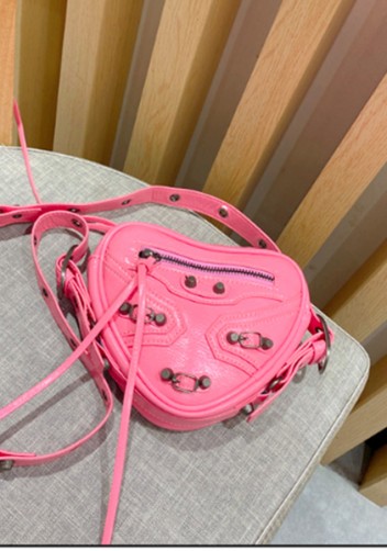 The Route 66 Vegan Leather Heart Shoulder Bag Pink