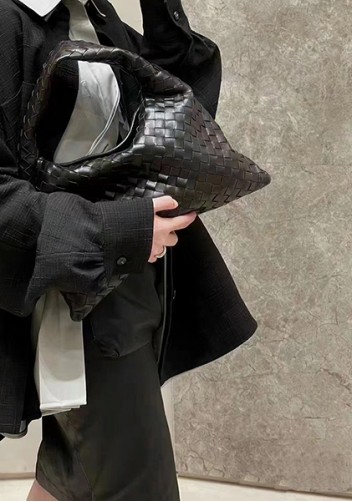 Dina Large Intrecciato Leather Tote Black