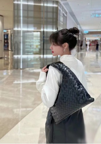 Dina Large Intrecciato Leather Tote Black