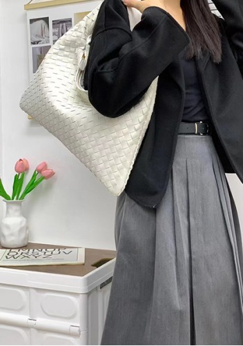 Dina Large Intrecciato Leather Zip Tote White
