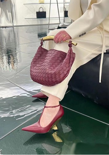 The Fish Handle Medium Vegan Leather Bag Burgundy
