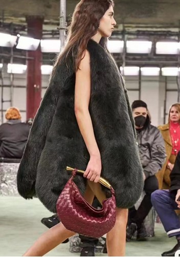 The Fish Handle Medium Vegan Leather Bag Burgundy