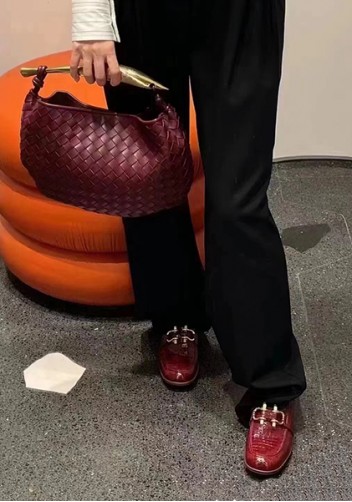 The Fish Handle Medium Vegan Leather Bag Burgundy