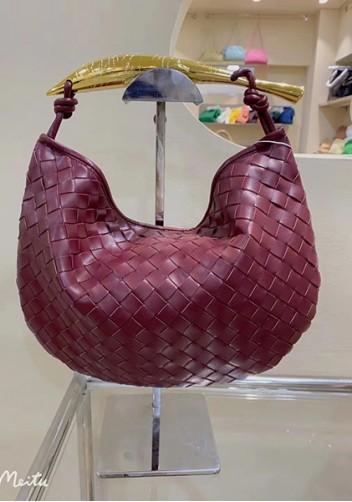 The Fish Handle Medium Vegan Leather Bag Burgundy
