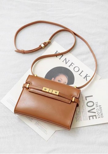 Ivana Leather Shoulder Bag Camel