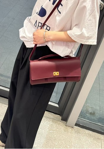 Monaco Glam Small Clutch On Strap Wine