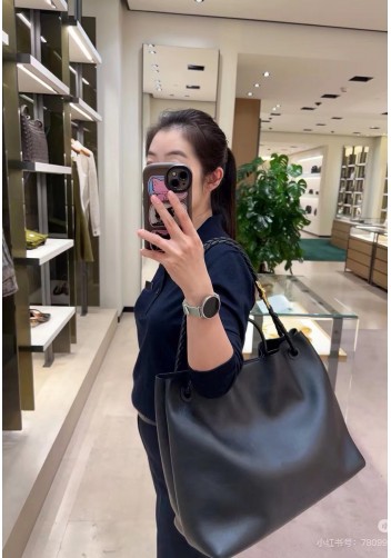Allegria Large Smooth Leather Shoulder Bag Black
